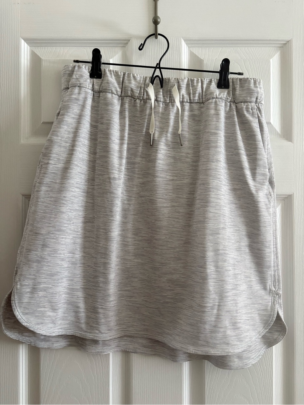 Women’s Lululemon grey Drawstring Skirt size 12